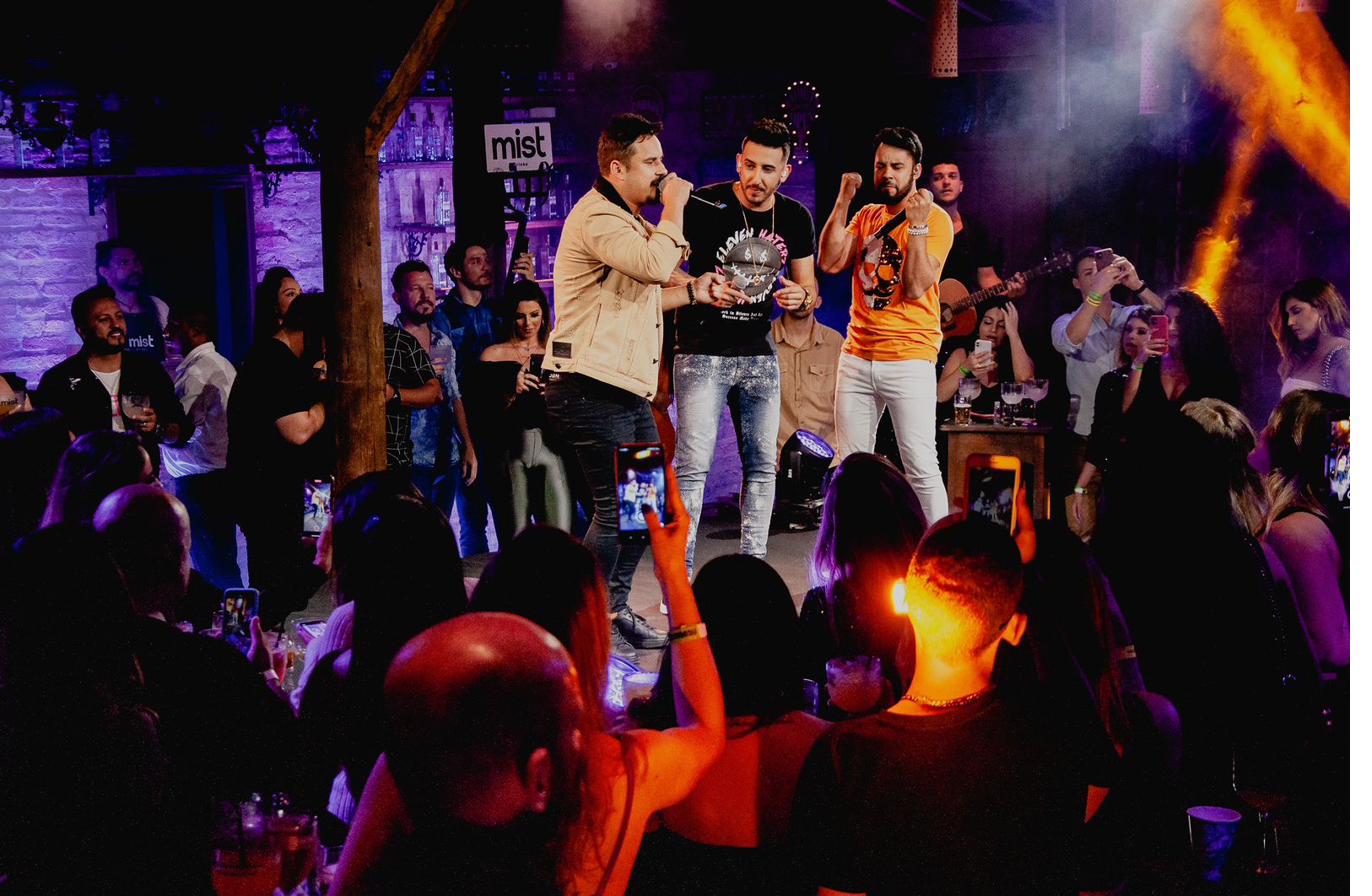 Público emocionado em show de Gabriel